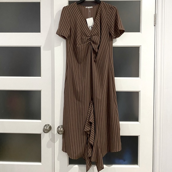 ⭐️ NWT Zara Ruffled Ruched Dress ⭐️ - Picture 6 of 7